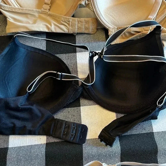 SO set of 3 Bras.  Convertible size 32B - Picture 3 of 4
